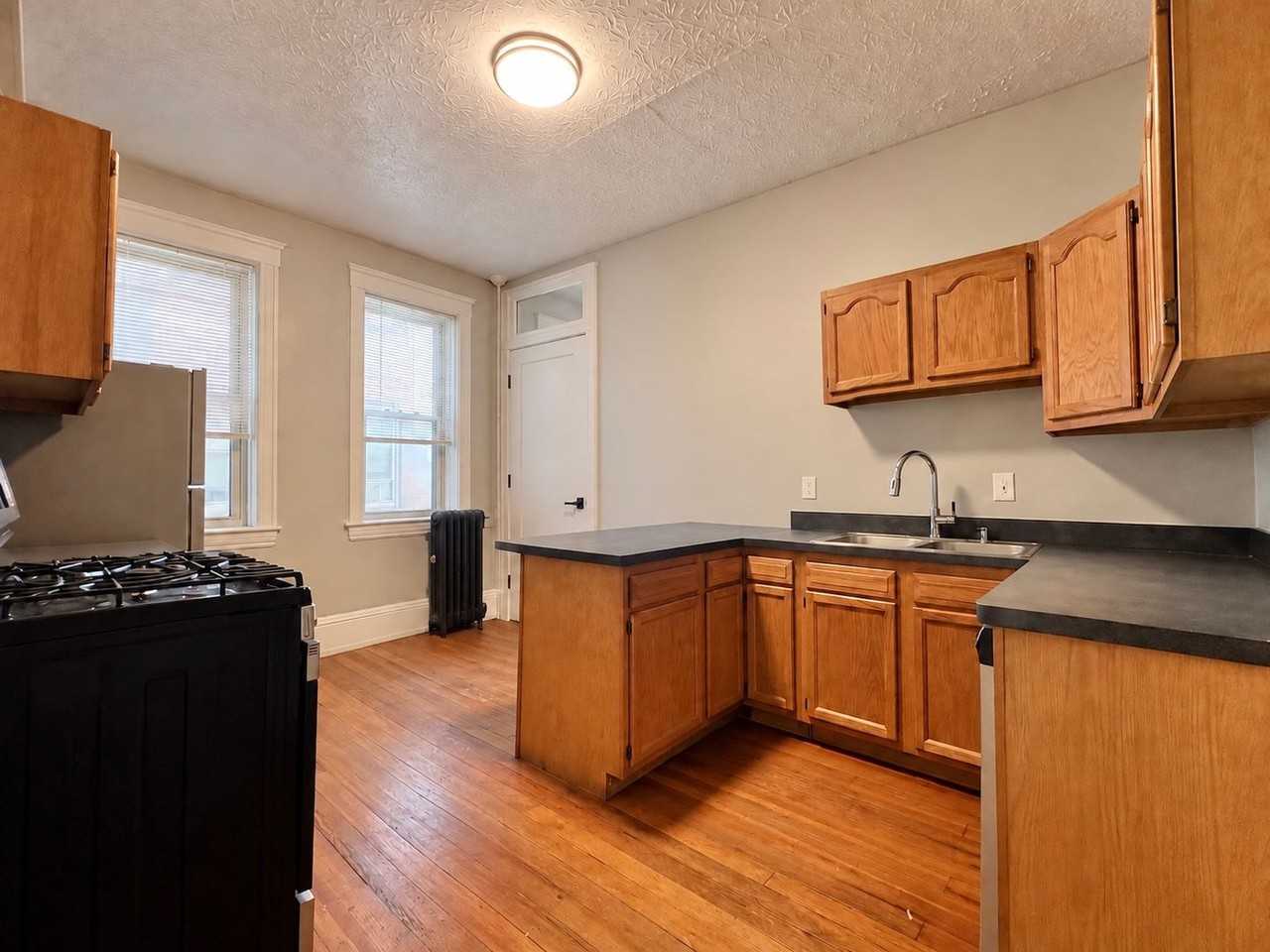 Chelsea Manor - Photo 7 of 25