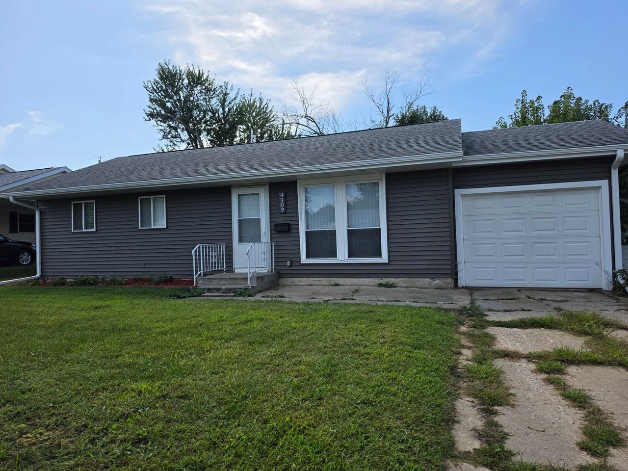 4309 Benton St Ne - Photo 2 of 14