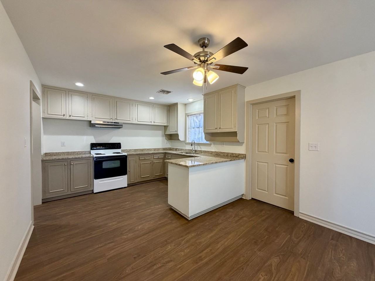 397 Scott Ln - Photo 6 of 15