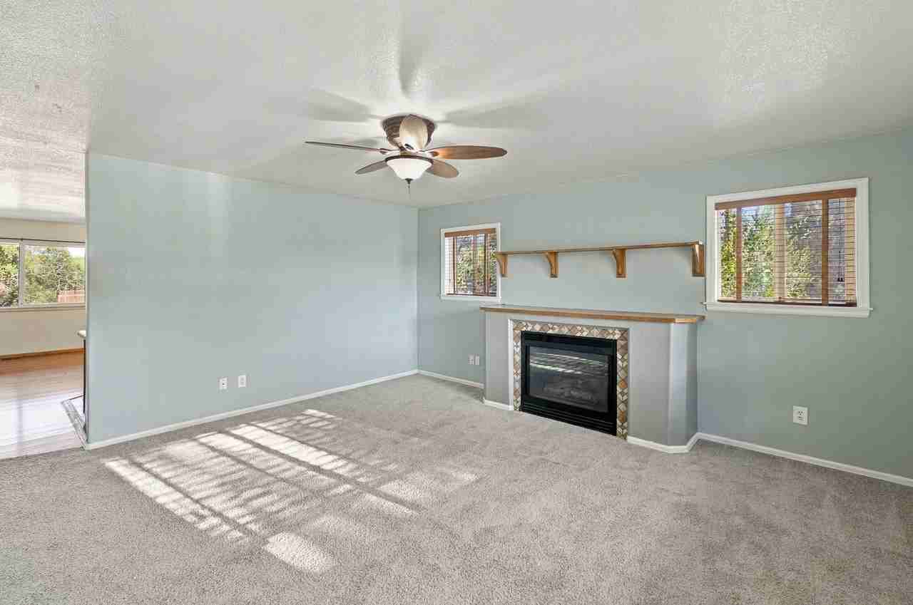 546 S Race St - Photo 3 of 31