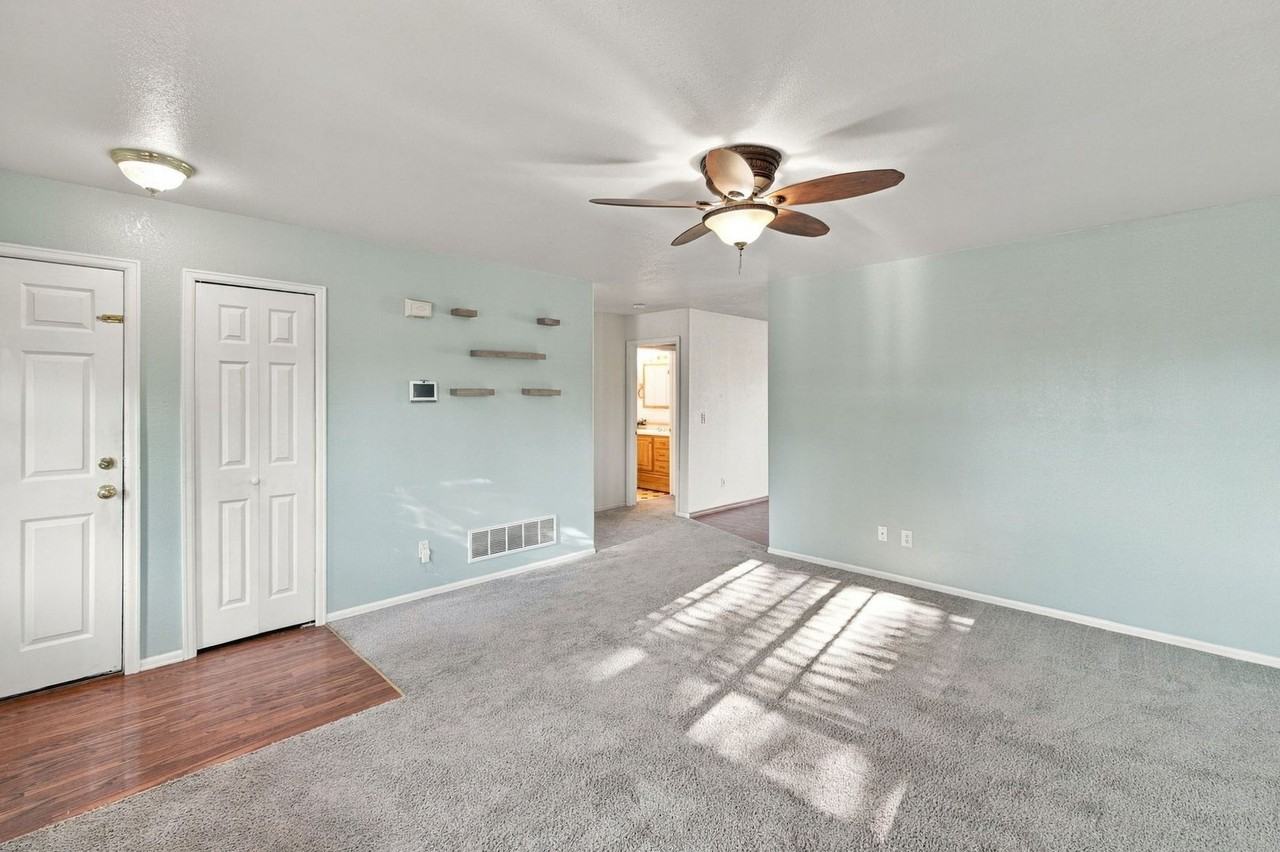 546 S Race St - Photo 4 of 31