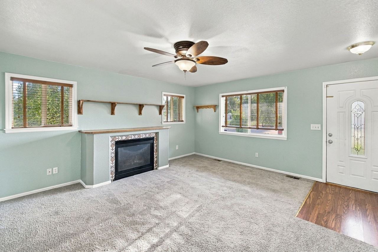 546 S Race St - Photo 6 of 31