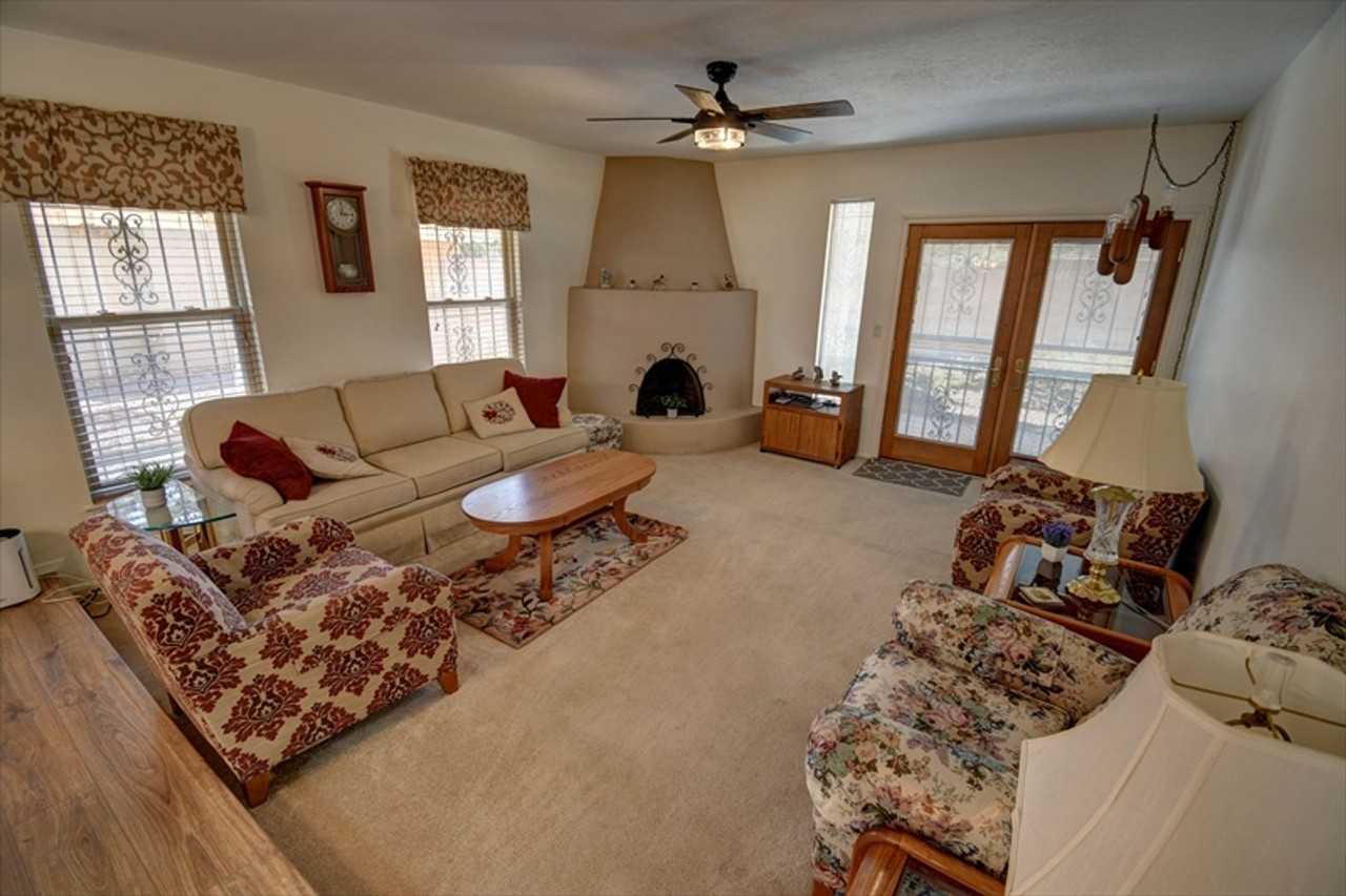 5835 Elmwood Dr Ne - Photo 2 of 10