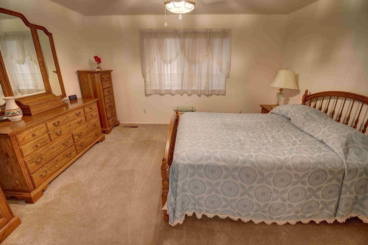 5835 Elmwood Dr Ne - Photo 6 of 10