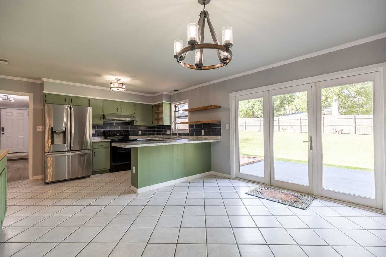 559 Marsim Dr - Photo 5 of 18