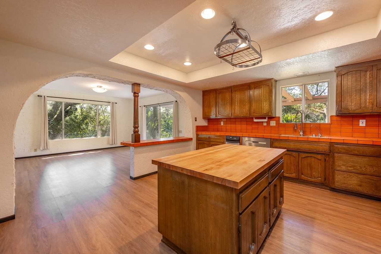 109 Bristol Rd - Photo 6 of 30