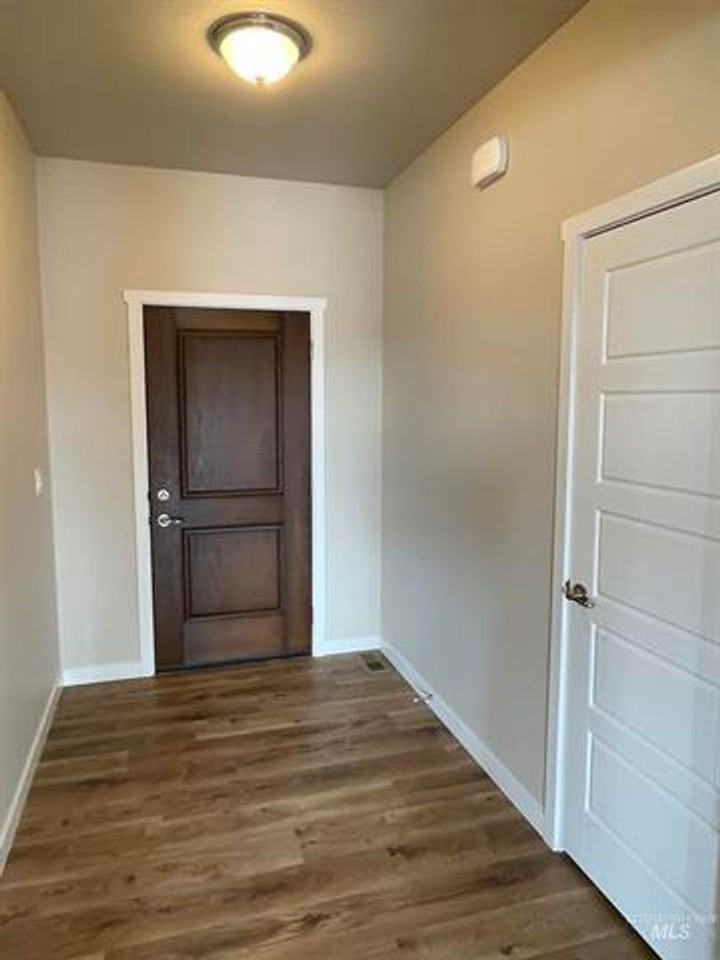 961 Quartz - Photo 3 of 15