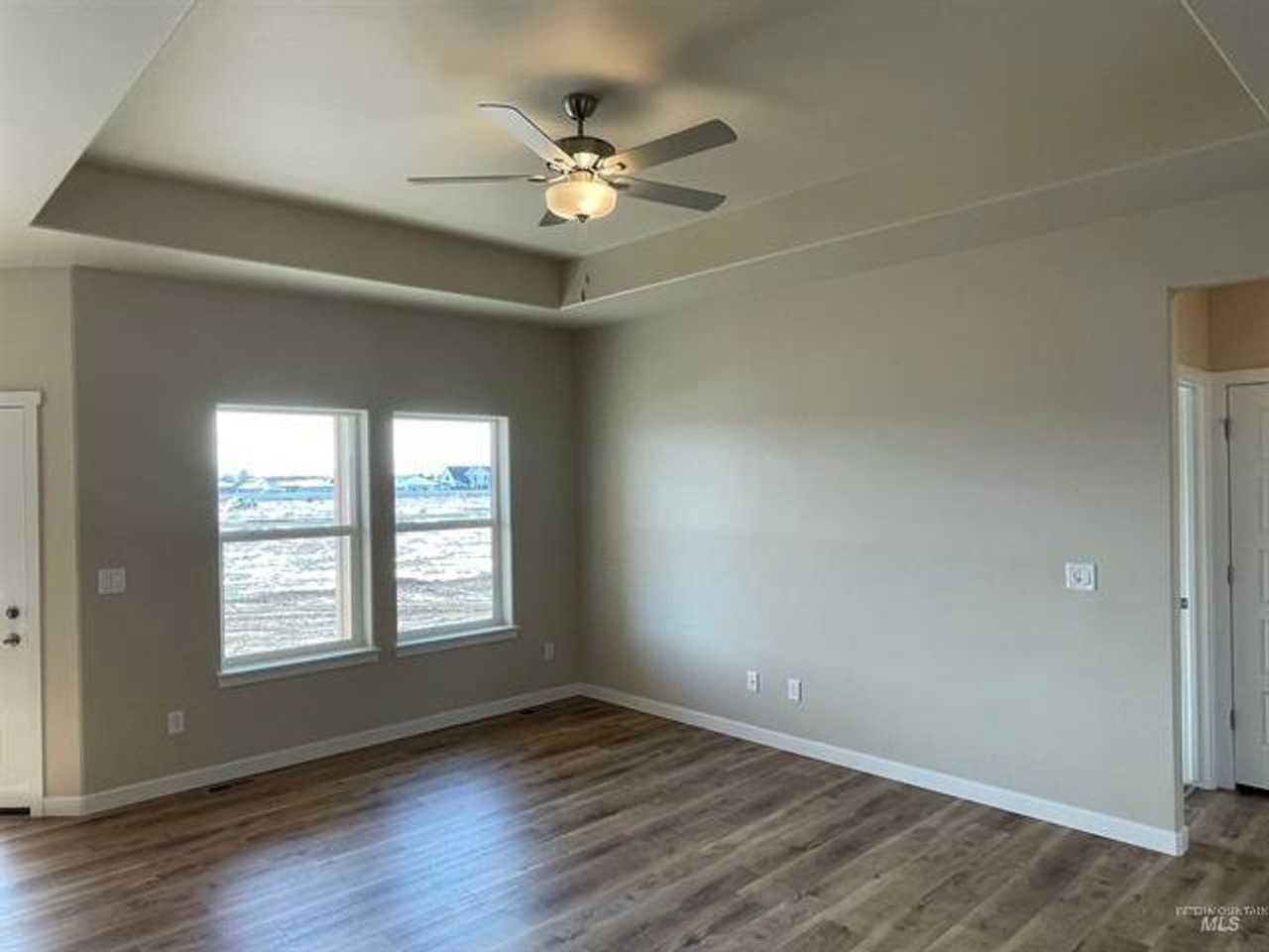 961 Quartz - Photo 4 of 15