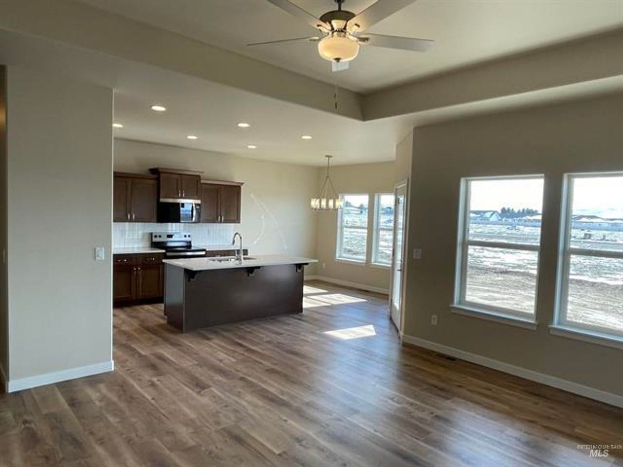 961 Quartz - Photo 5 of 15