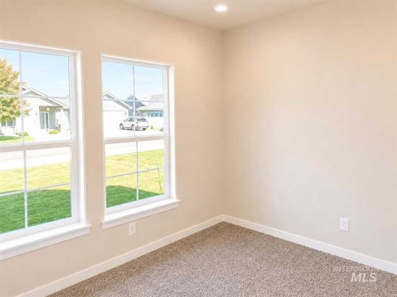 994 Kenbrook Loop - Photo 7 of 8