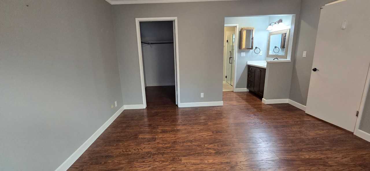 415 Sutton Pl - Photo 6 of 30