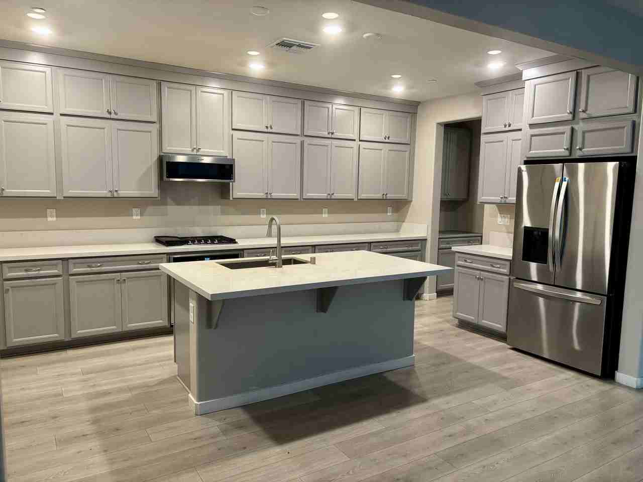 3180 Edgeview Dr - Photo 2 of 11