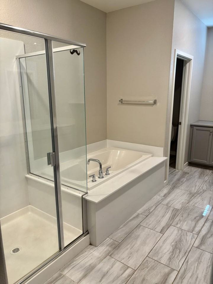 3180 Edgeview Dr - Photo 3 of 11