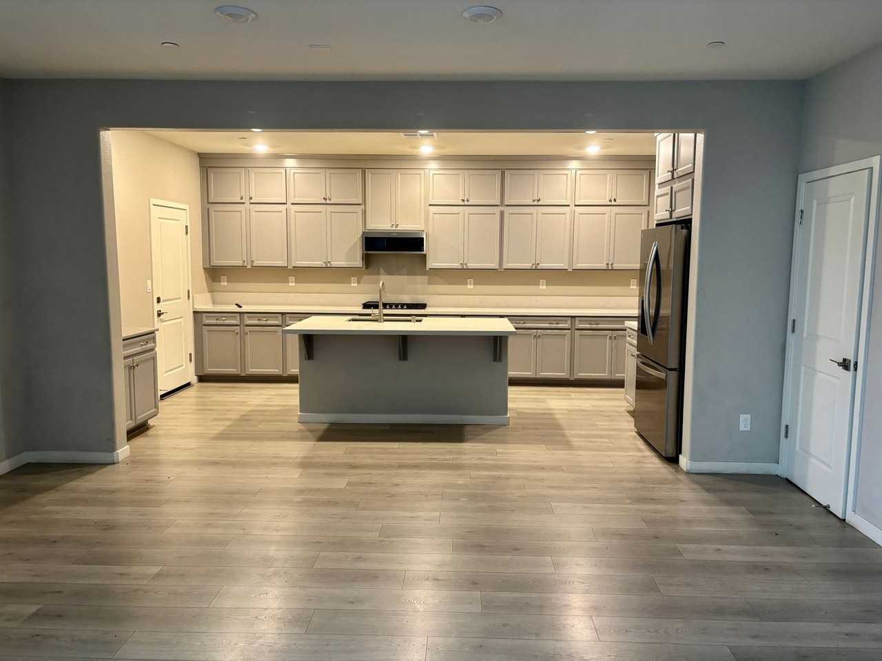 3180 Edgeview Dr - Photo 4 of 11