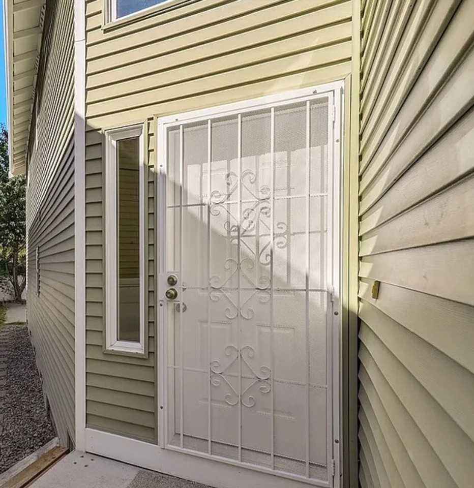 4220 S 116th St - Photo 2 of 12
