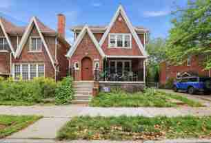 884 Beaconsfield Ave - Photo 1 of 1