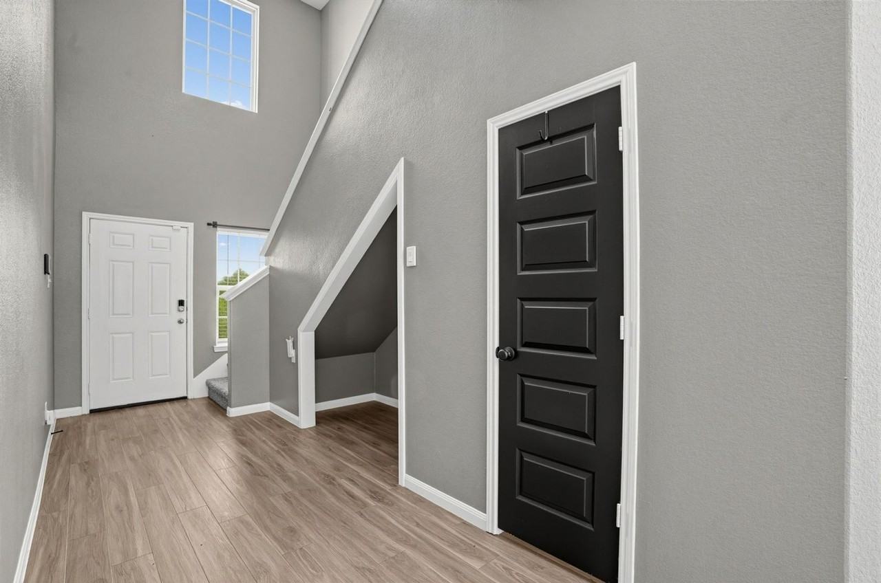 22501 Cormorant Ct - Photo 7 of 32
