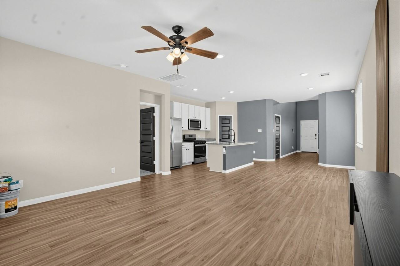 22501 Cormorant Ct - Photo 5 of 32