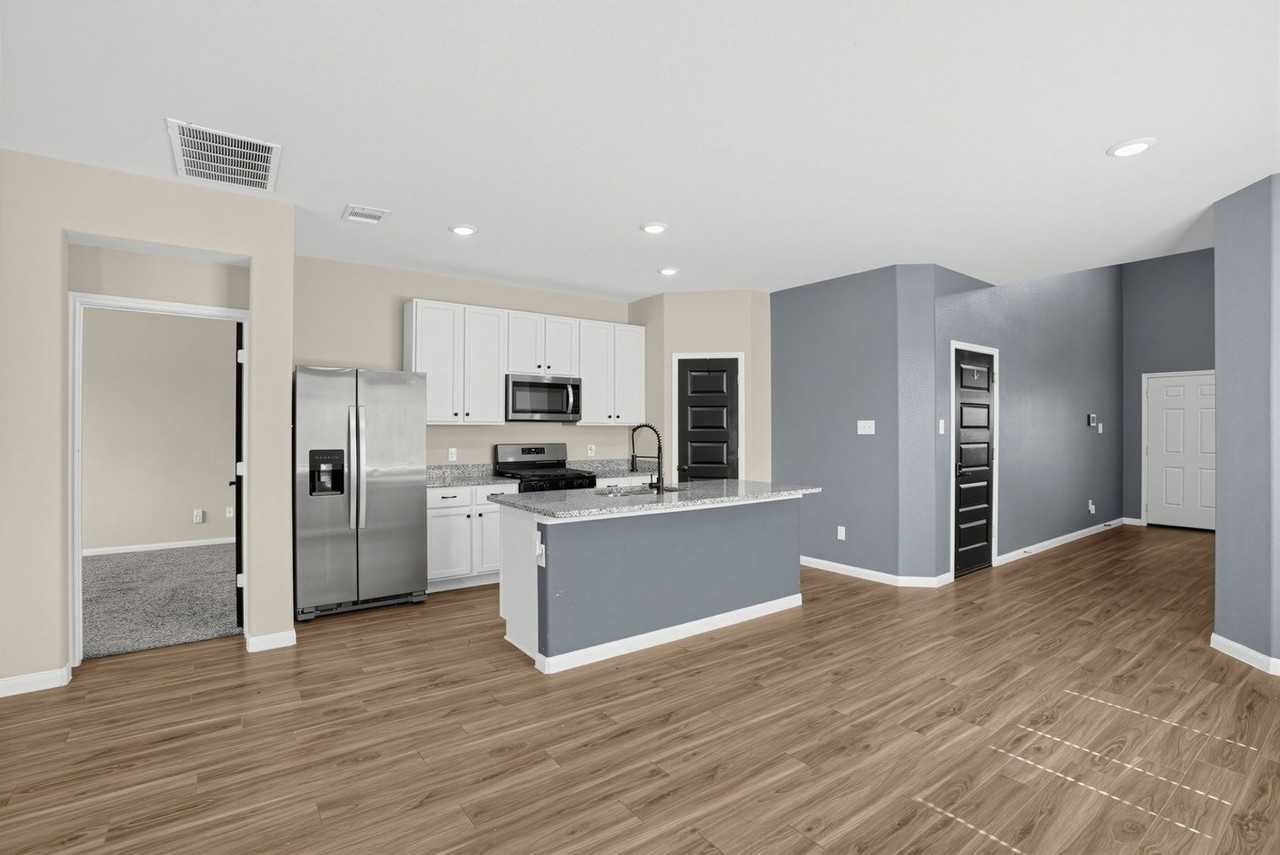 22501 Cormorant Ct - Photo 3 of 32