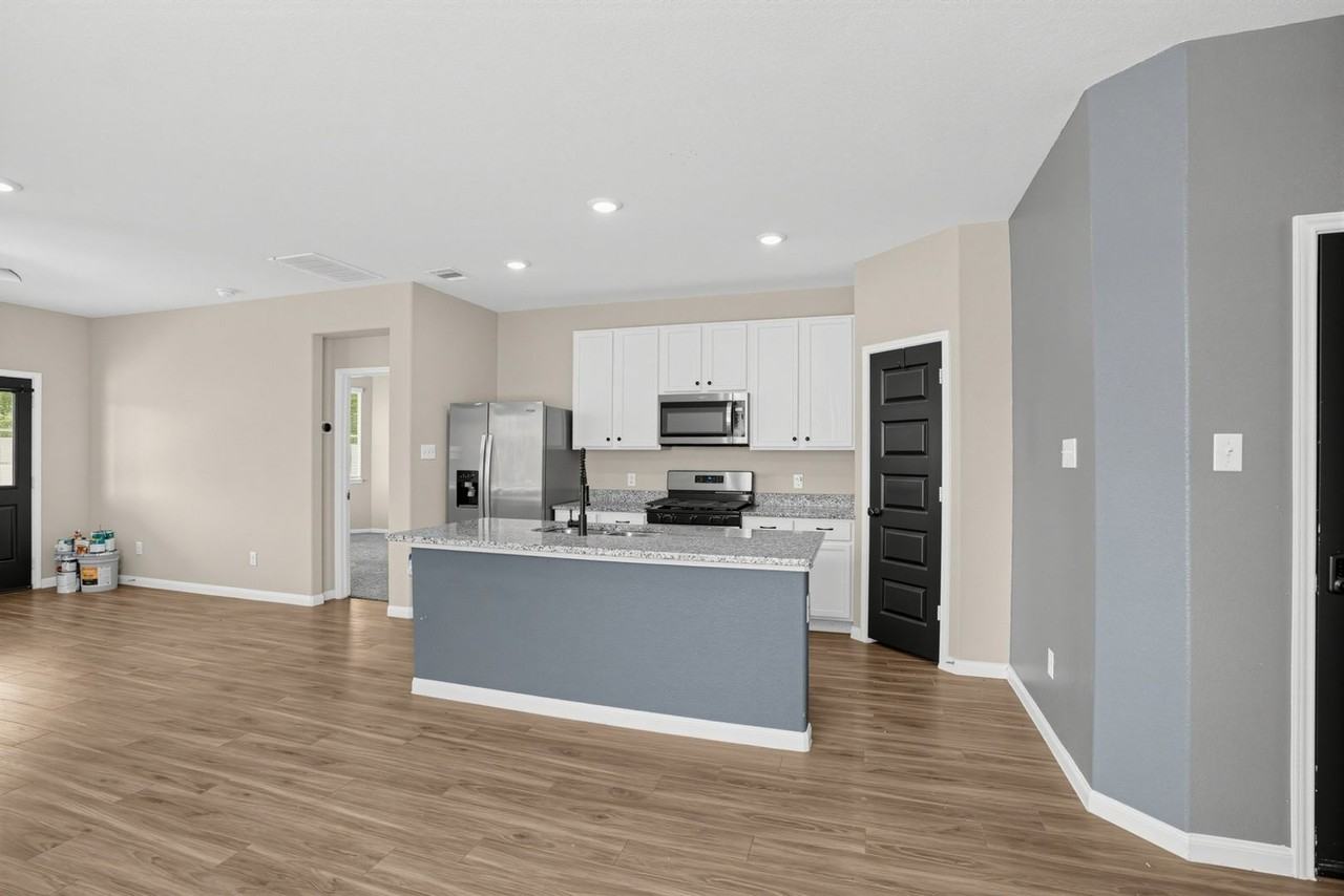 22501 Cormorant Ct - Photo 4 of 32