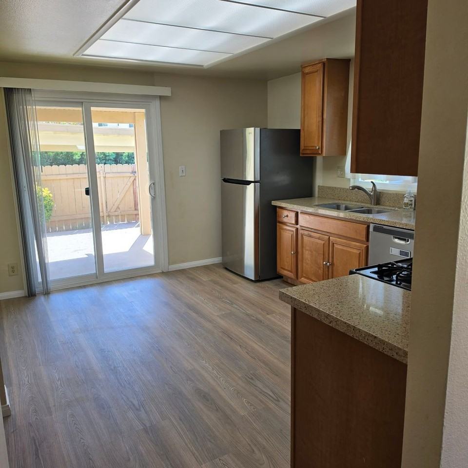 1248 Bostonia St - Photo 5 of 27