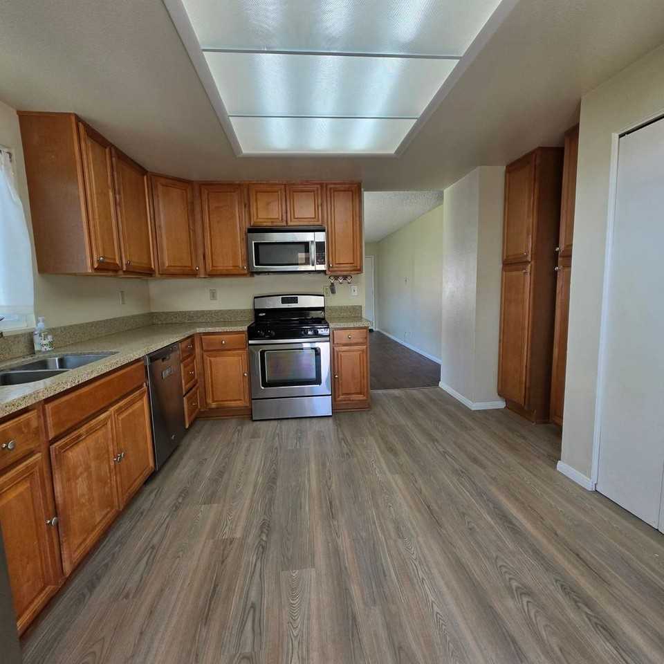 1248 Bostonia St - Photo 7 of 27