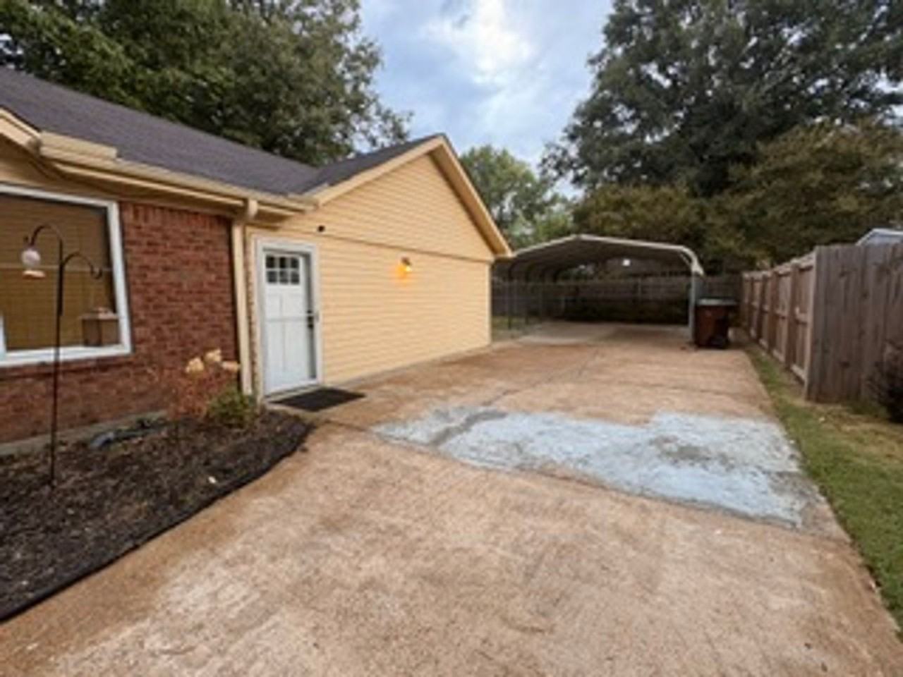6264 Skylight Dr - Photo 3 of 28