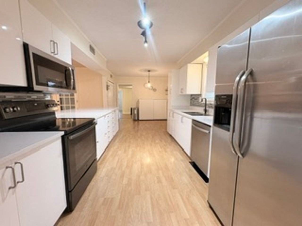 6264 Skylight Dr - Photo 4 of 28
