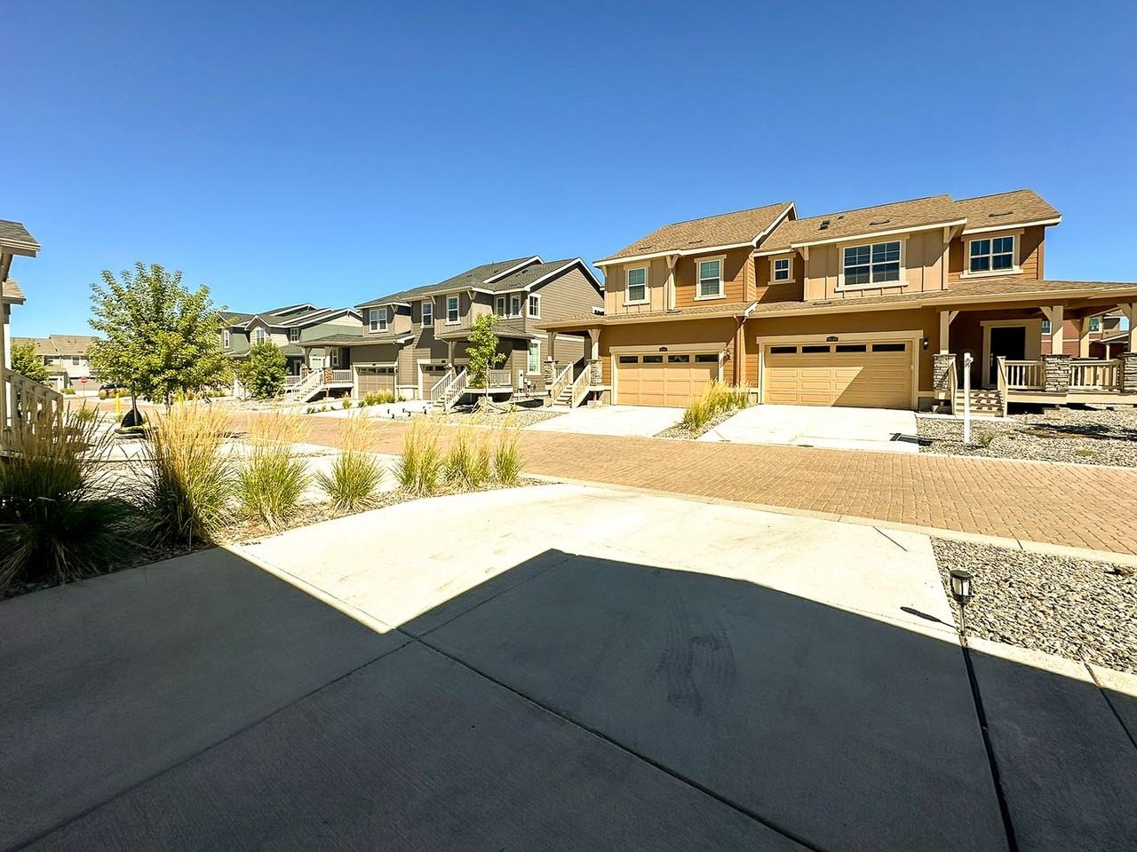 9049 Bondcliff Ln - Photo 4 of 50