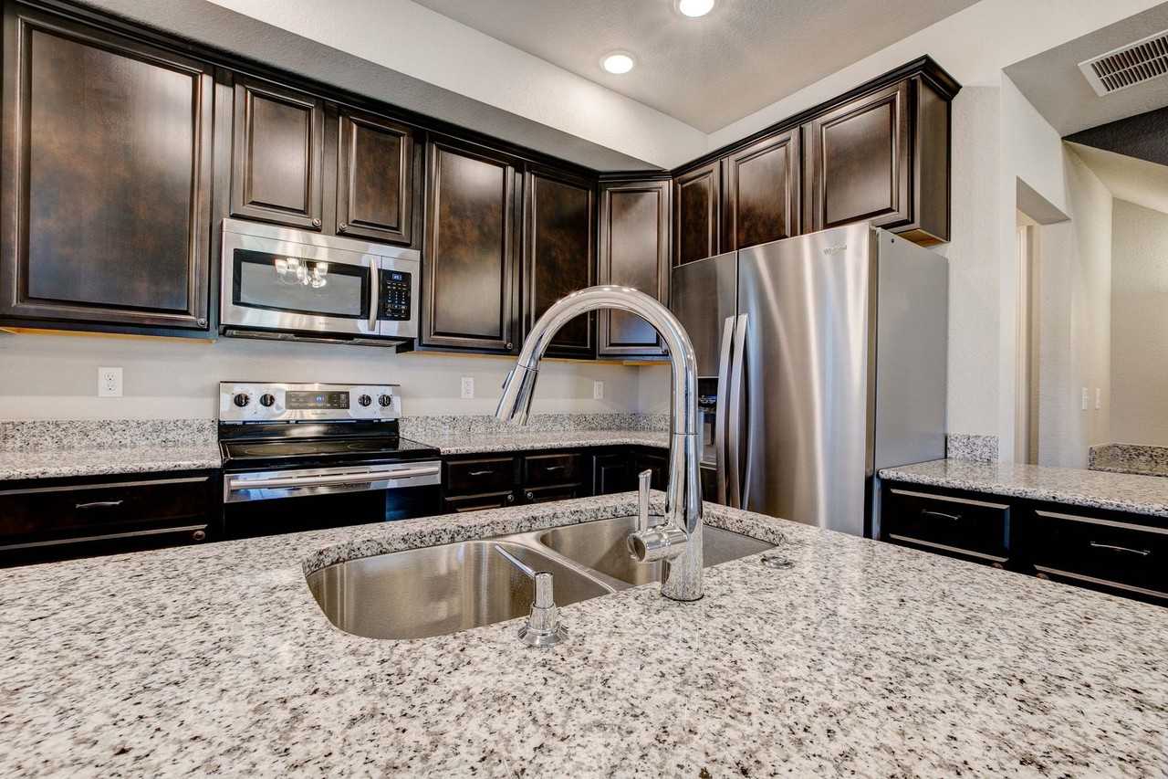 884 Winding Brook Dr - Photo 3 of 31