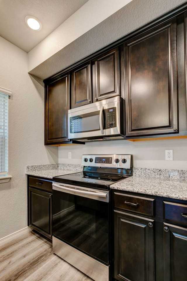 884 Winding Brook Dr - Photo 6 of 31