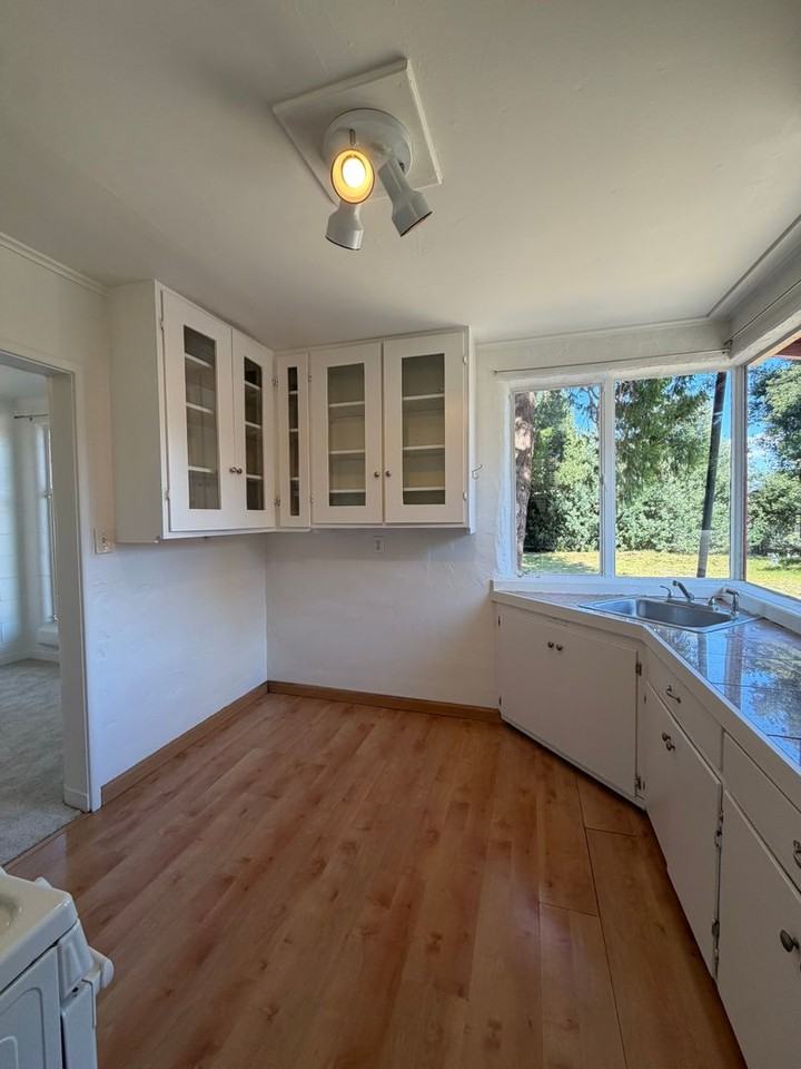 341 West St - Photo 4 of 9