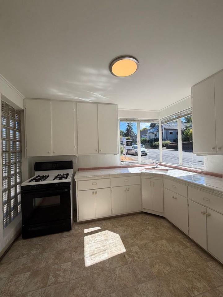 343 West St - Photo 2 of 13