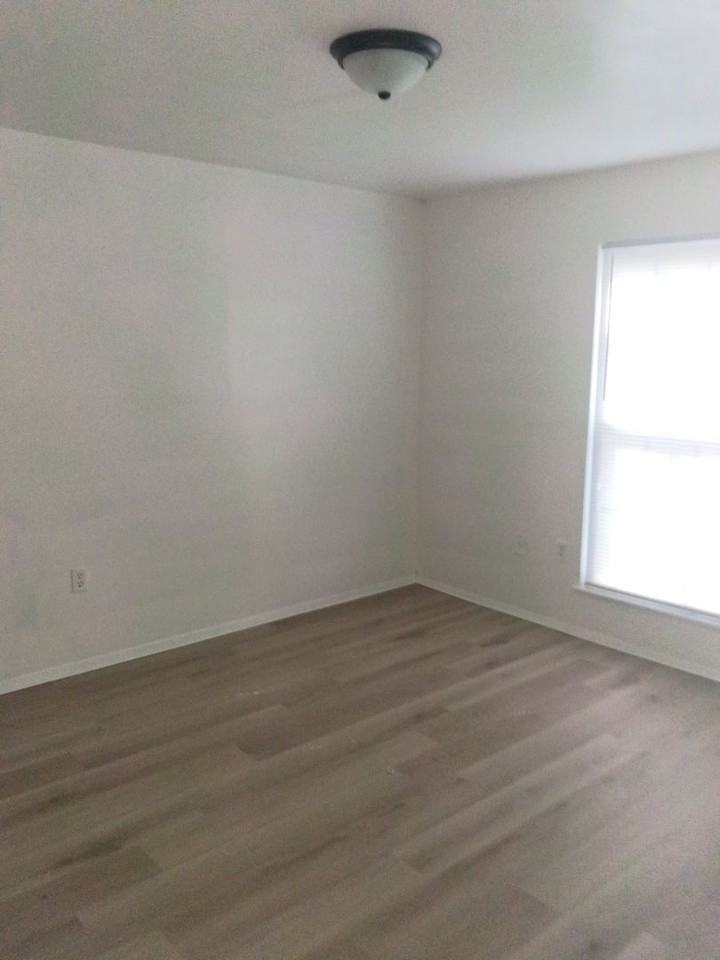 729 Pleasant St - Photo 7 of 19