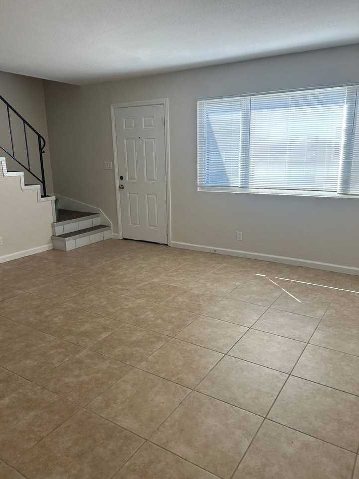 10026 River St - Photo 3 of 12