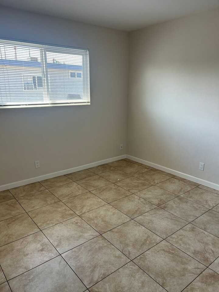 10026 River St - Photo 5 of 12