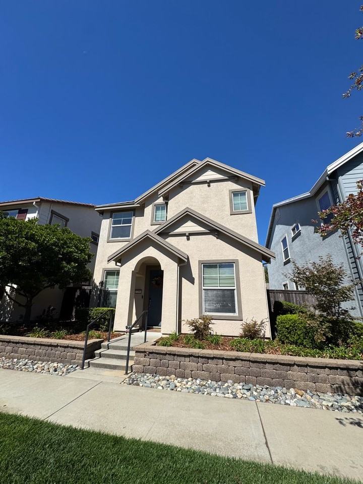 3209 Monument Dr - Photo 2 of 3