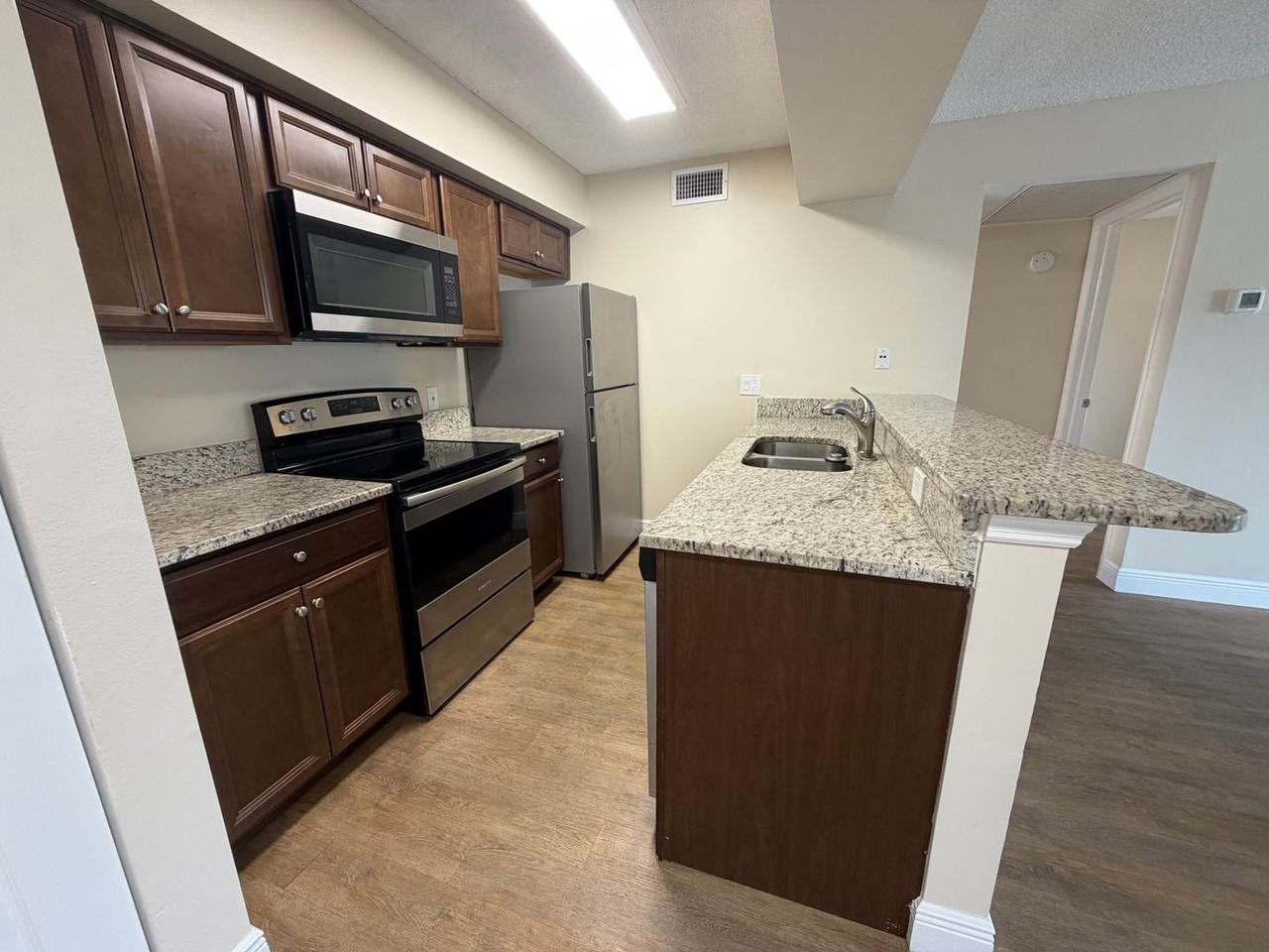 5321 Summerlin Rd - Photo 2 of 31