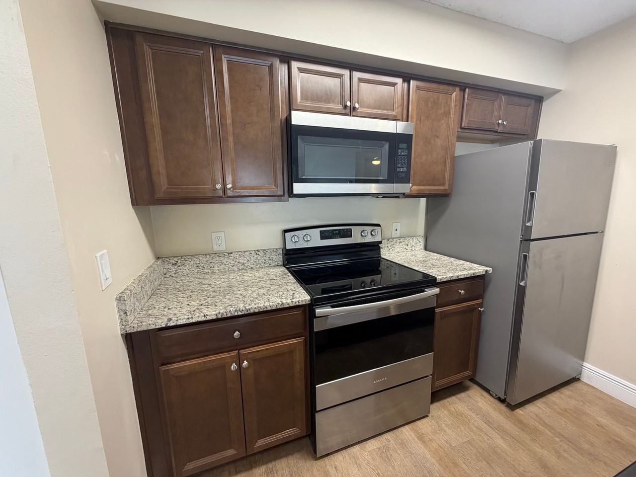 5321 Summerlin Rd - Photo 4 of 31