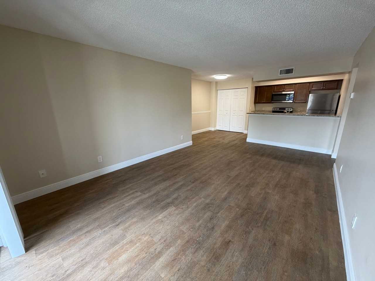5321 Summerlin Rd - Photo 5 of 31