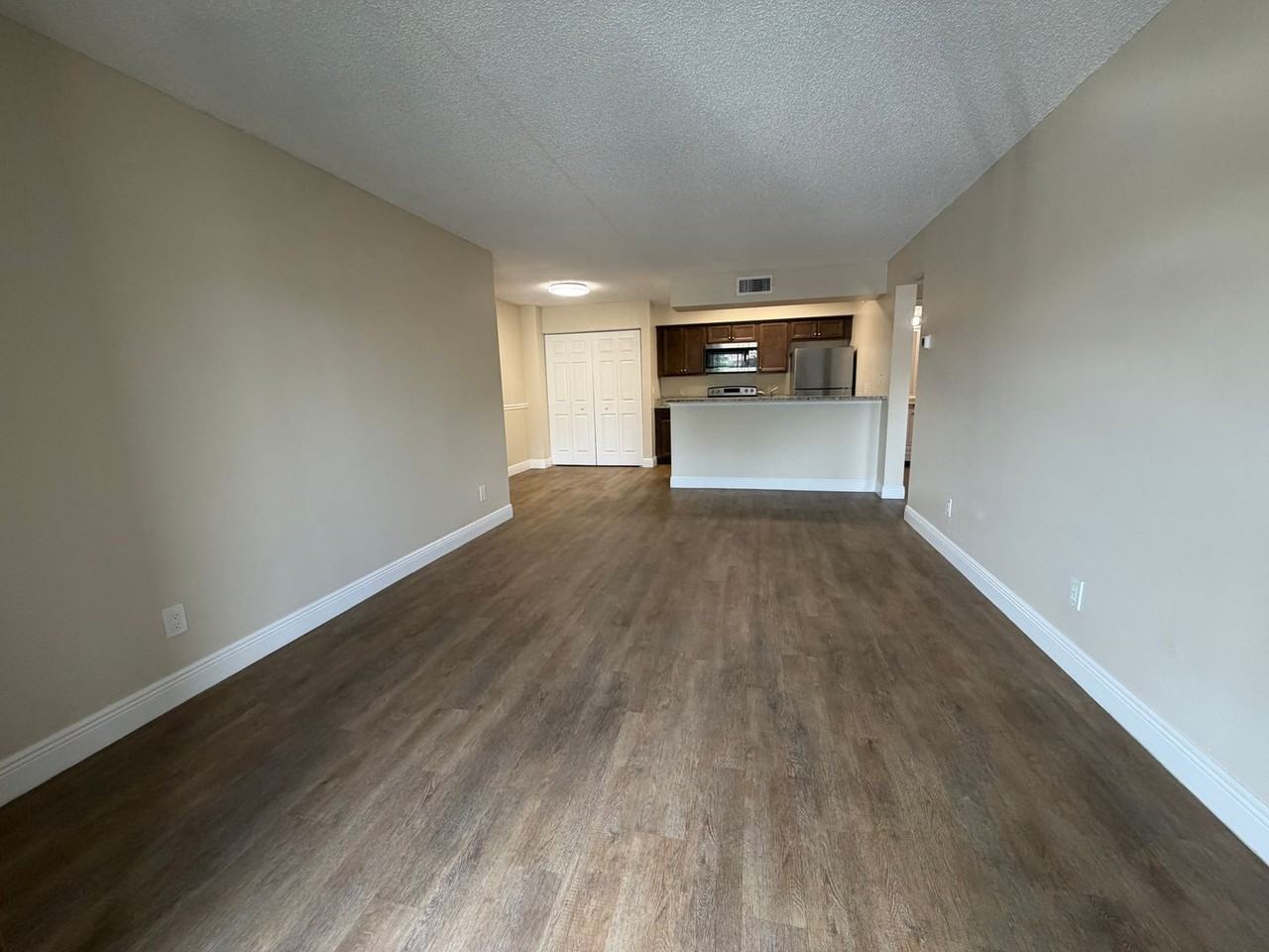 5321 Summerlin Rd - Photo 6 of 31