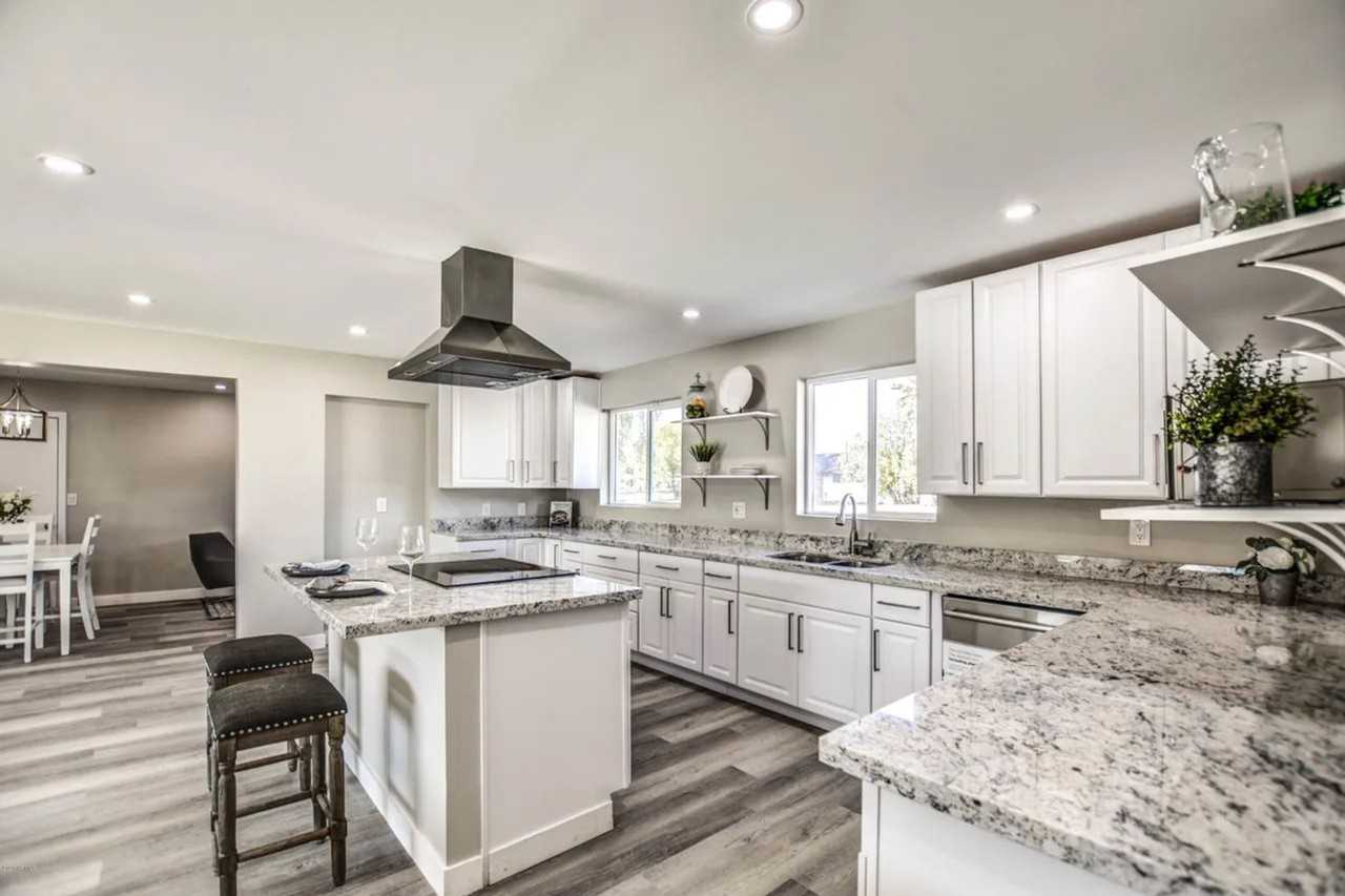 7332 N 17th Ave - Photo 6 of 17