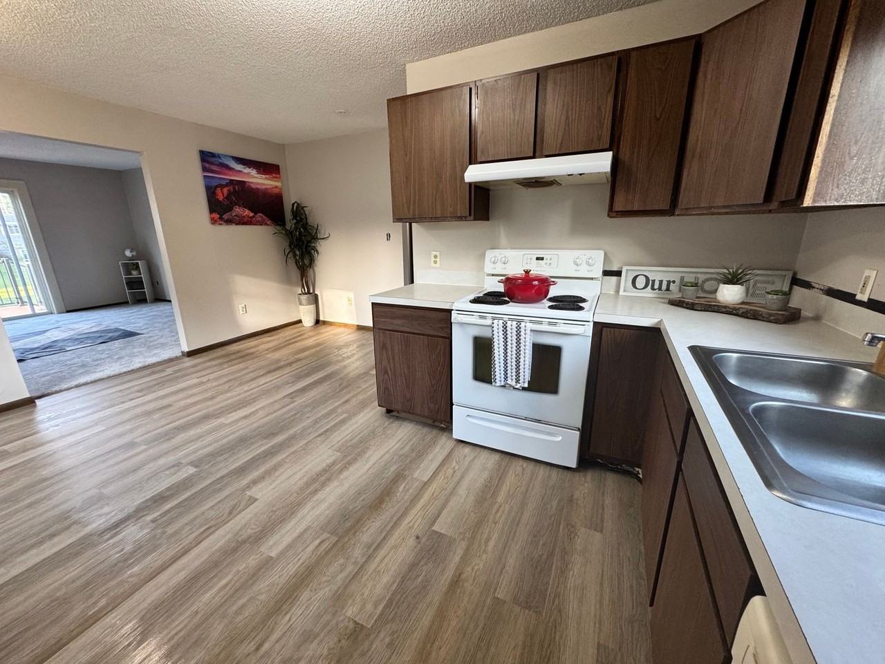 1817 Alden Ave - Photo 4 of 32