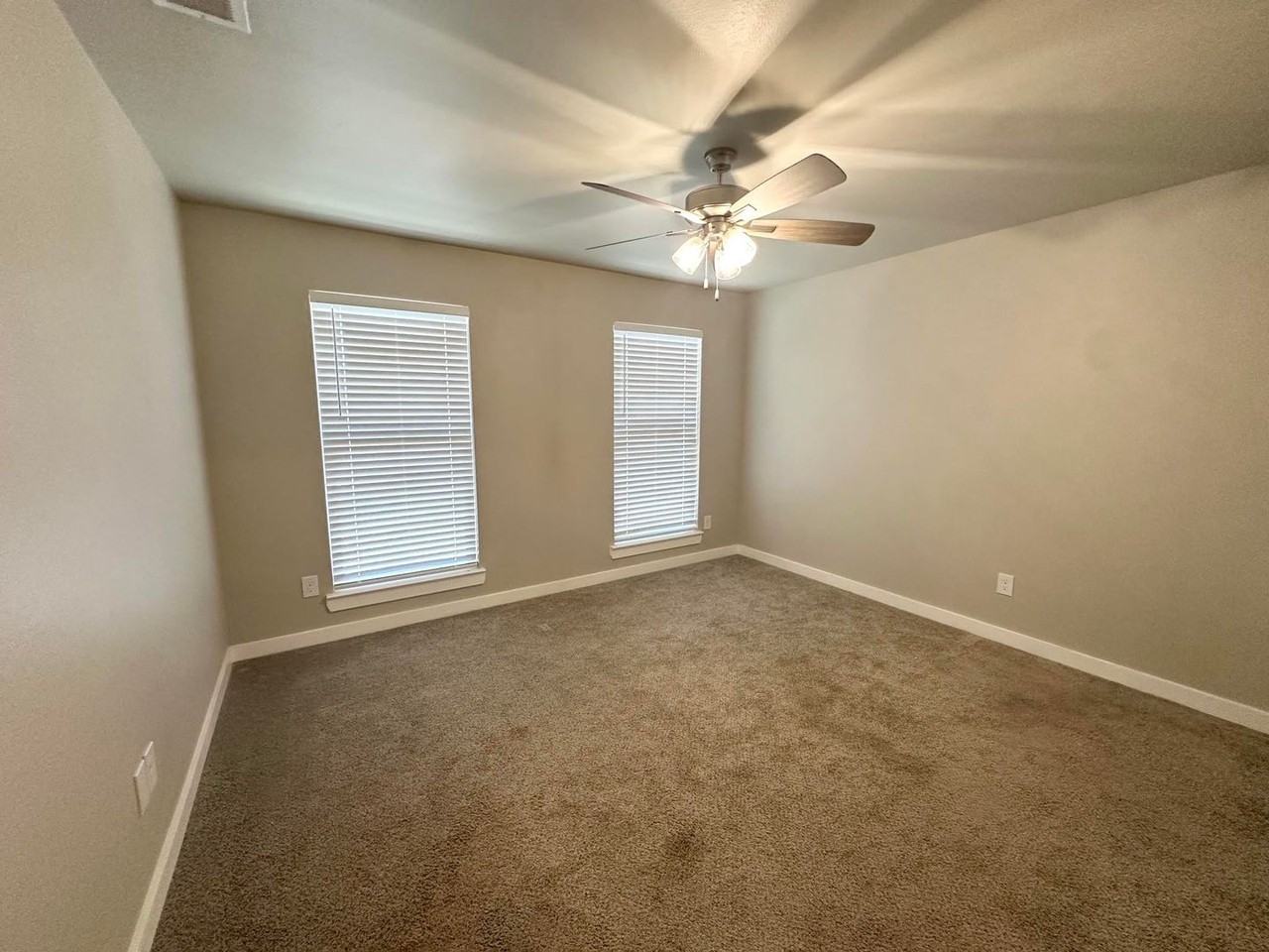 2827 Battle Ave - Photo 6 of 12