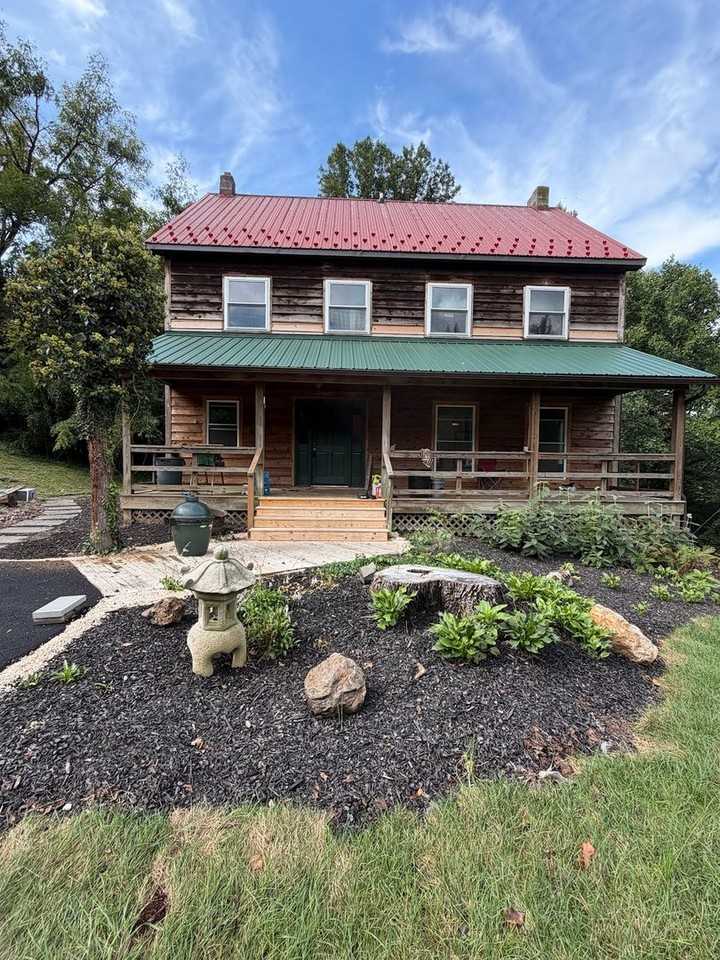 11 Hartman Ln