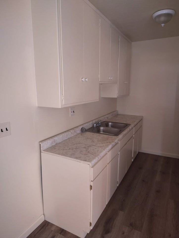 2750 South Sycamore Ave. - Photo 2 of 19