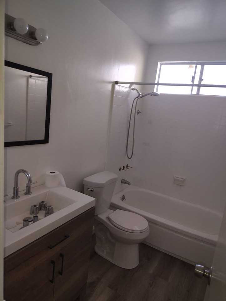 2750 South Sycamore Ave. - Photo 6 of 19