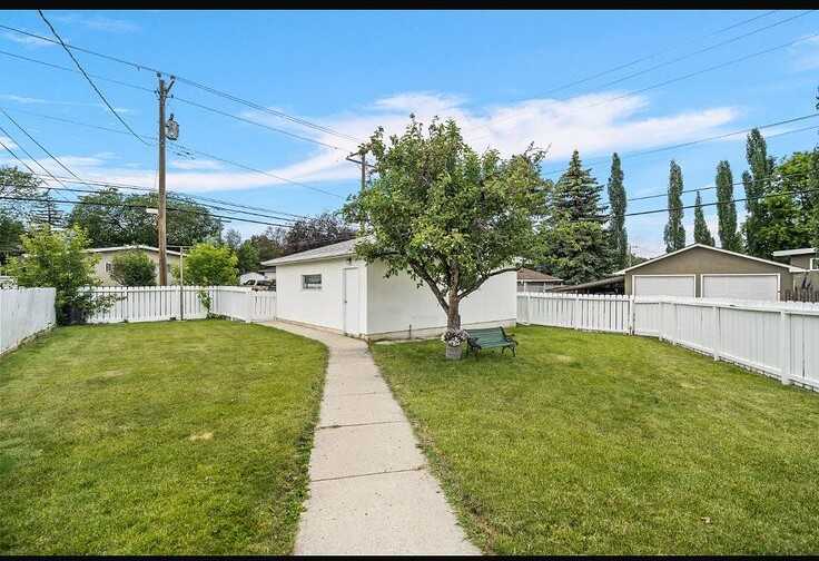 37 Montrose Cres Ne - Photo 5 of 25