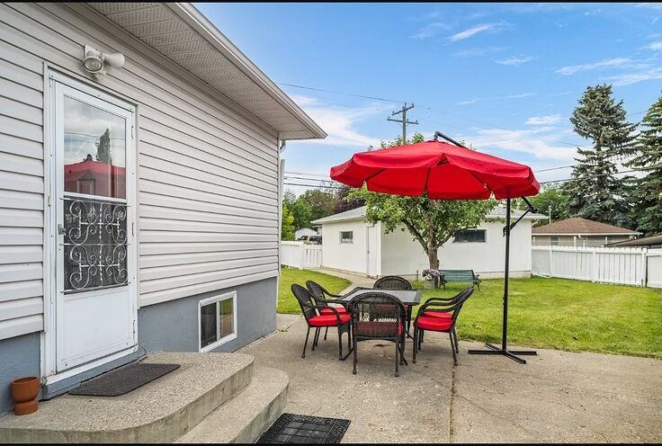 37 Montrose Cres Ne - Photo 6 of 25