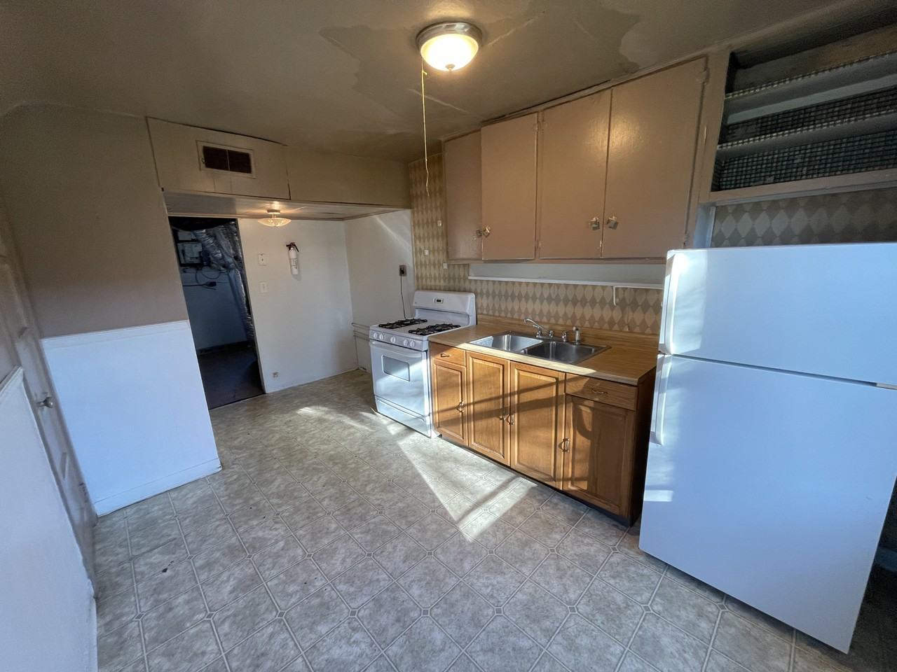 337 Hemlock Dr - Photo 4 of 12